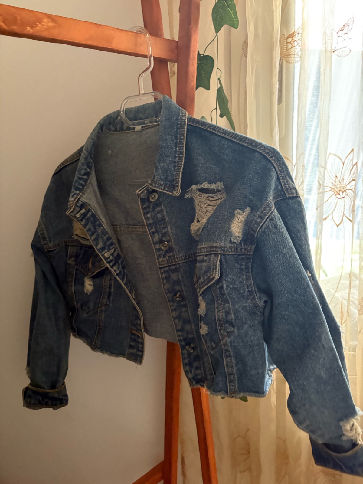 Veste jean déchirée