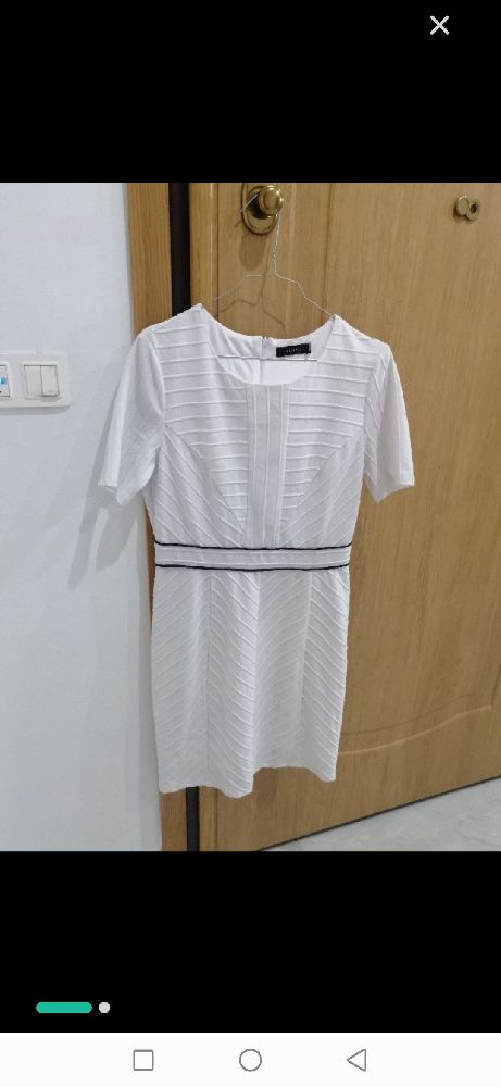 Je viiiiide Très belle robe blanche 