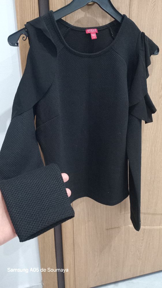pull GUESS  TT NEUF 