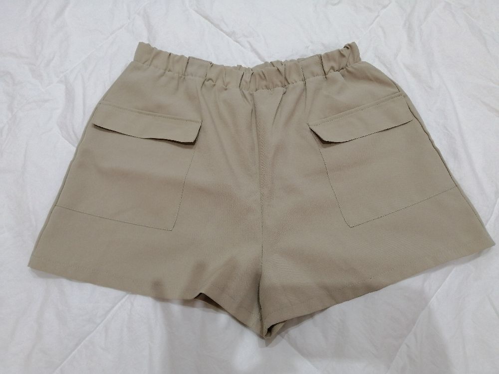 Short beige