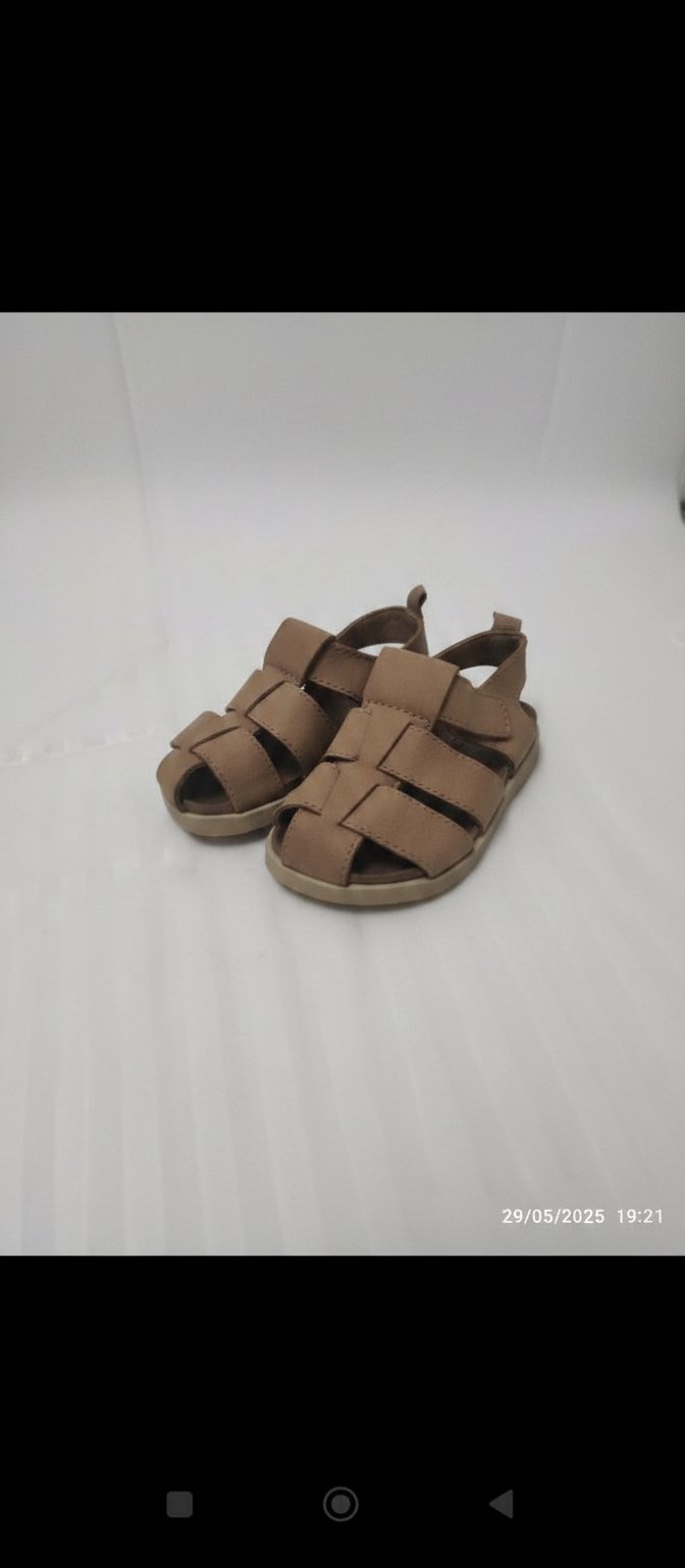  Lots Chaussures h&m pointure 19 et deux short 9 mois presque neuf 