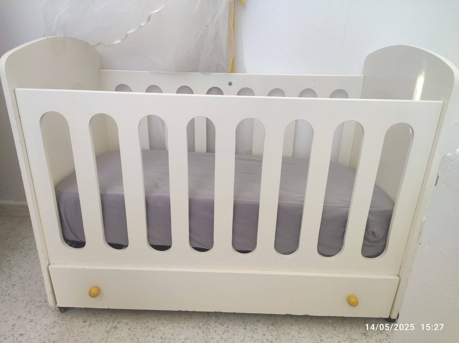 Lit bébé avec matelas 