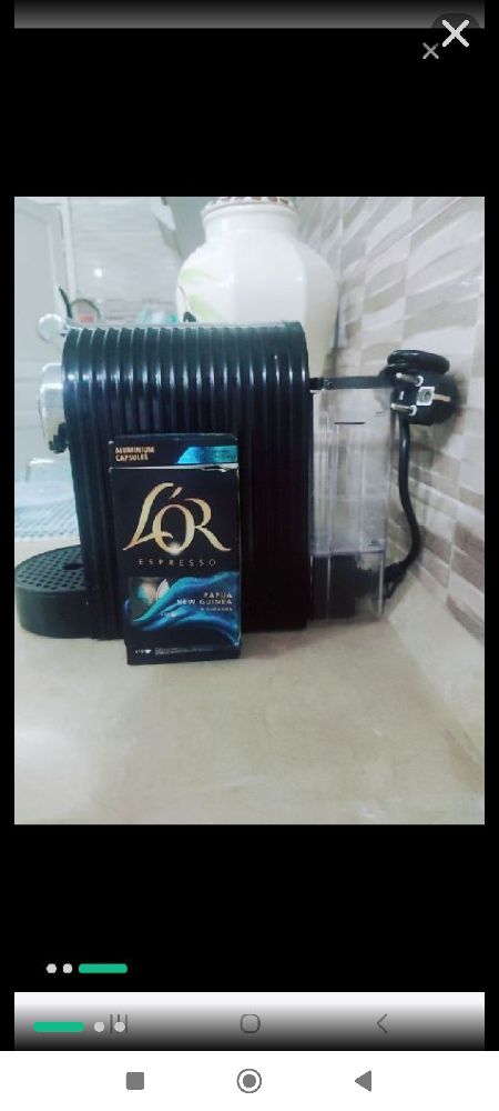 Machine à café espersso la marque Florence en très bonne état avec quelques capsules gratuit 