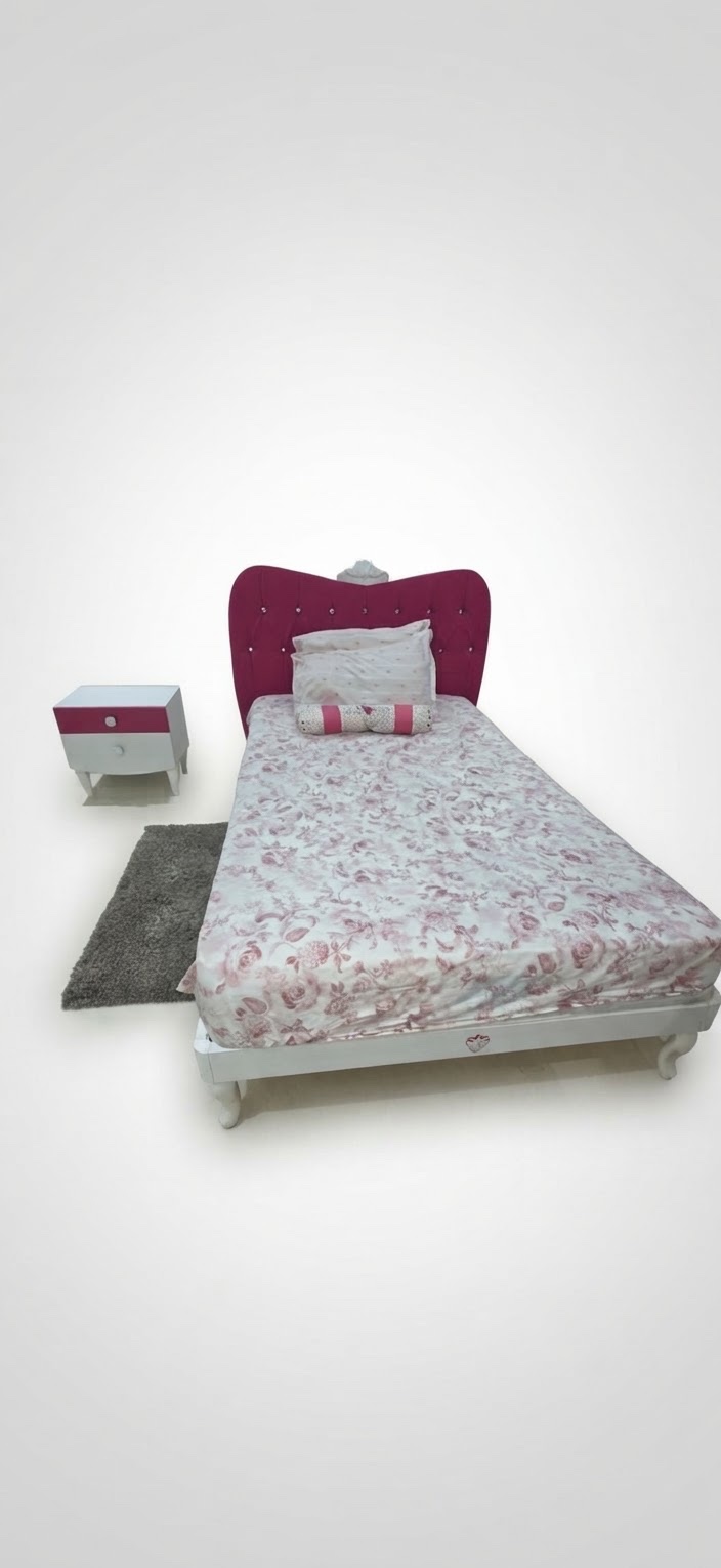 Chambre à coucher fille – lit, bureau + table de nuit