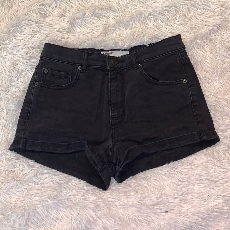 Black shorts 🖤