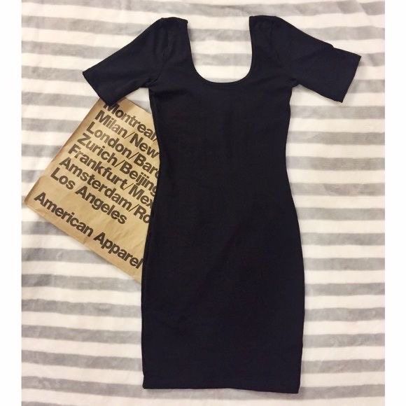 Robe noir ajustee