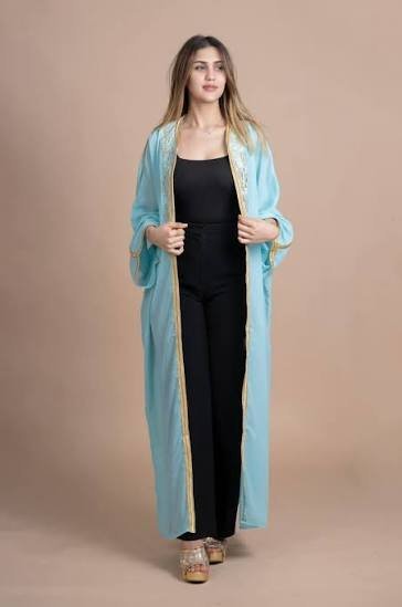 Un long kimono bleu turquoise 