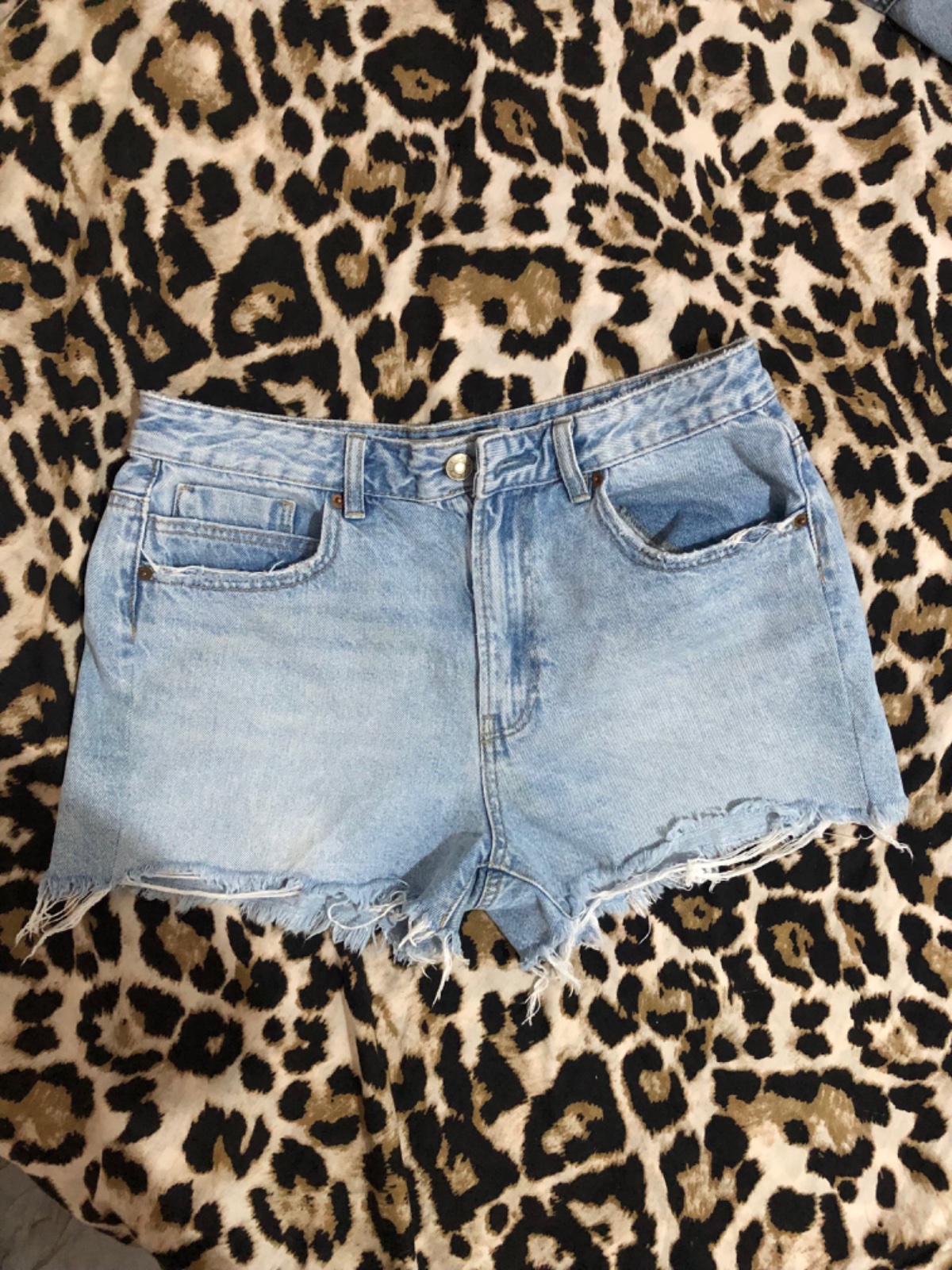 Hort en jean clair effiloché Stradivarius taille 40 (L)