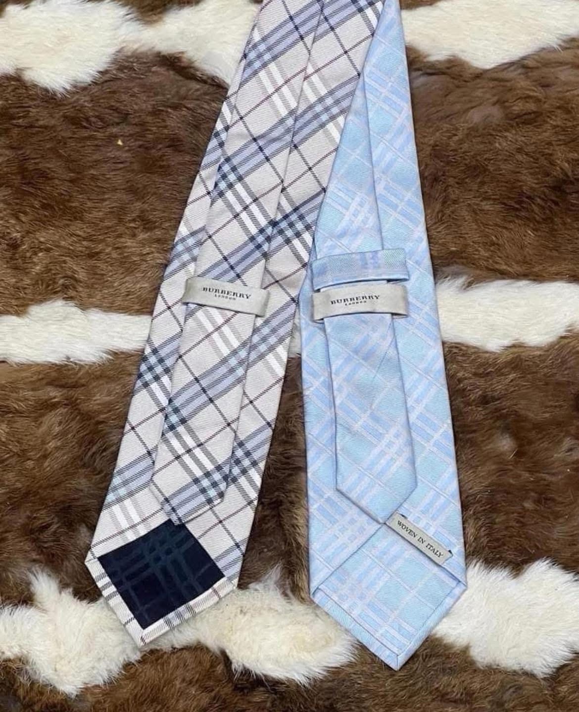 Lot 2 caravate BURBERRY