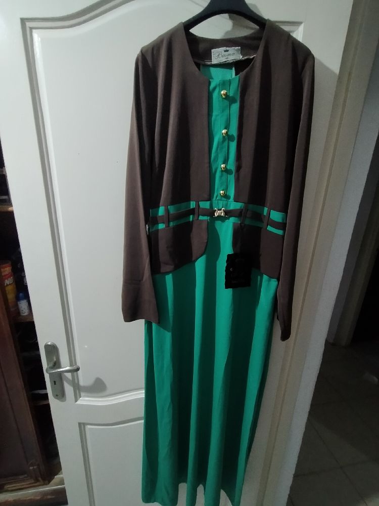 Robe verte et marron 