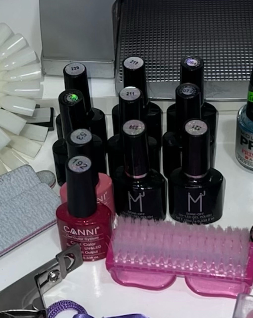  nails materiels 
