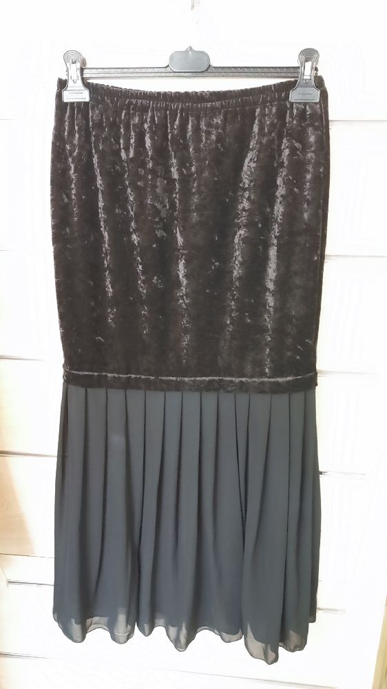 Jupe noir importé habillé 2 ou 3 fois taille 38/40