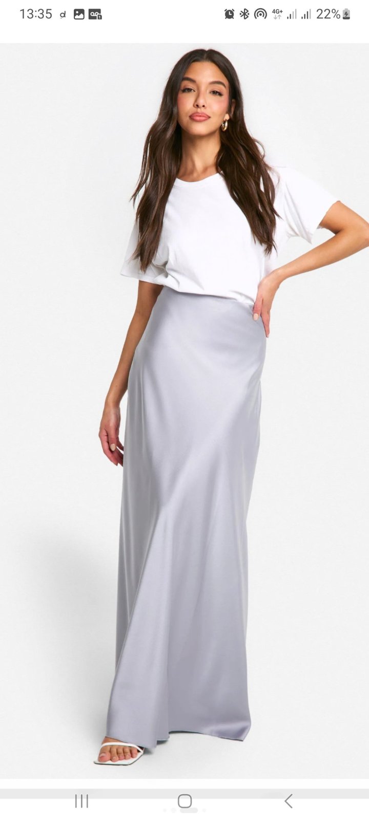 Jupe longue  gris argenté de Topshop présente une coupe droite et une brillance subtile 