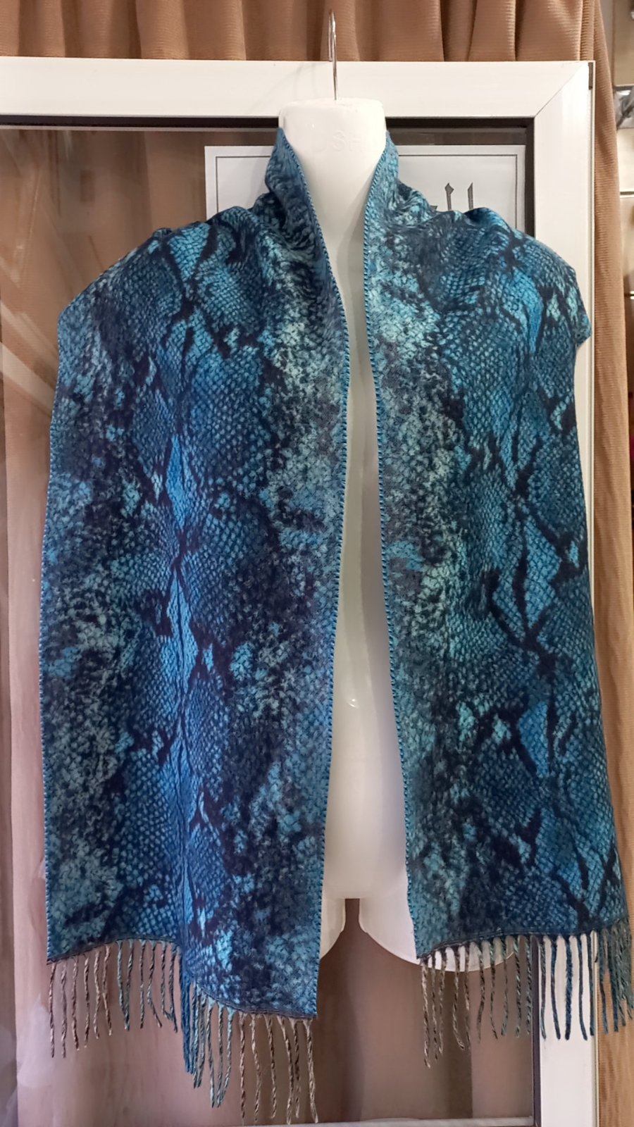 Cachecoll motif peau de serpent bleue. 