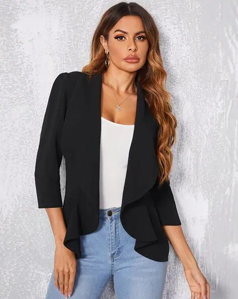 'un blazer noir pour femme avec un col châle et une doublure à motif floral
