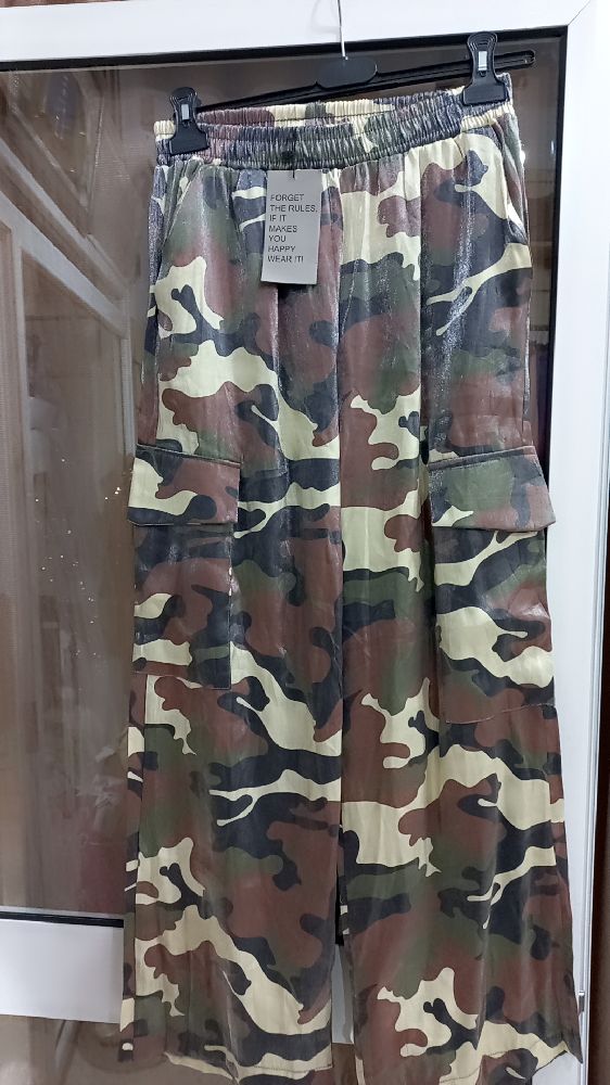 Pantalon jamais habillé pailletée avec  des poches 