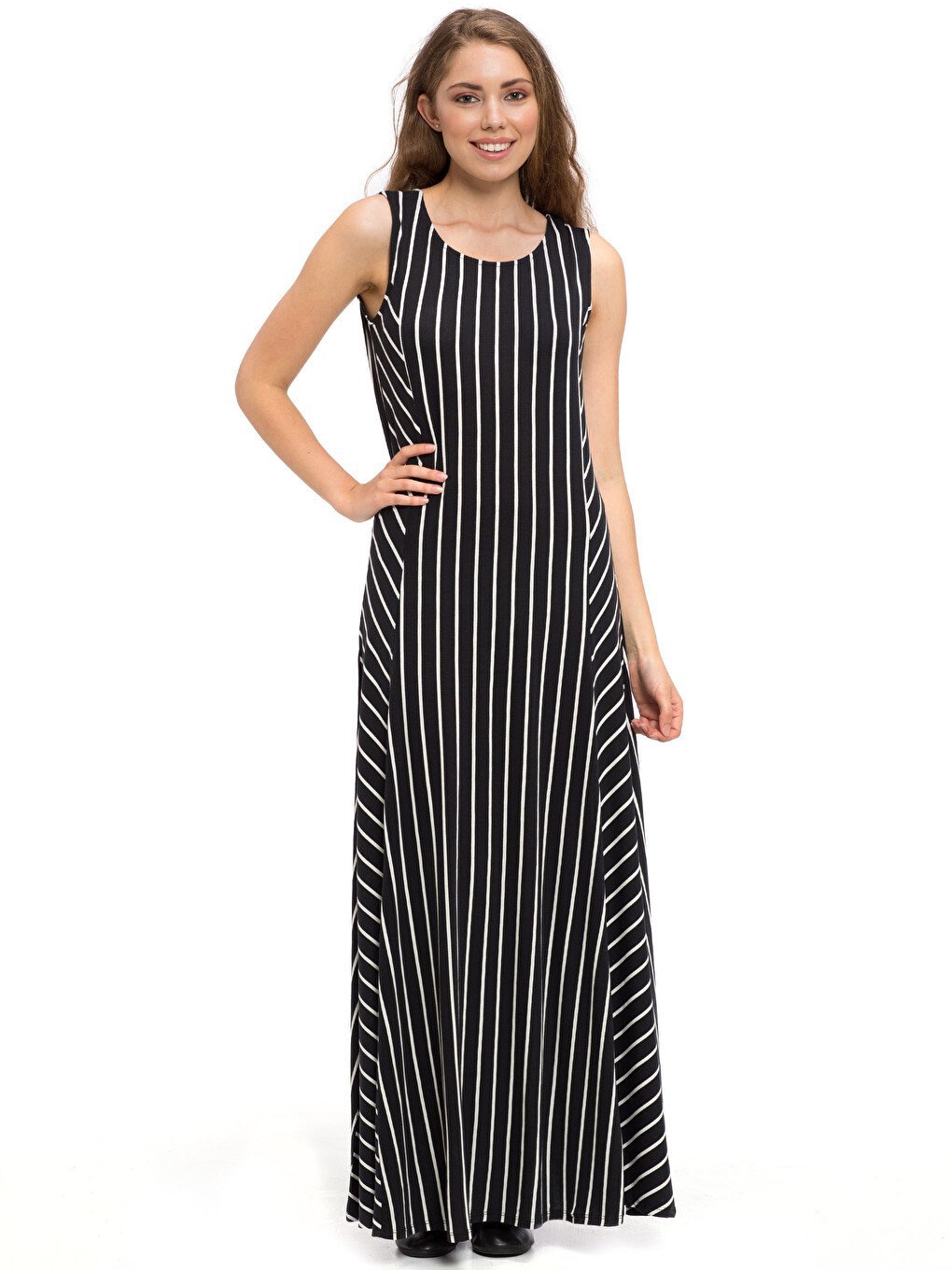 Robe longue rayée est un modèle "ONLY" bleu et blanc en maille côtelée