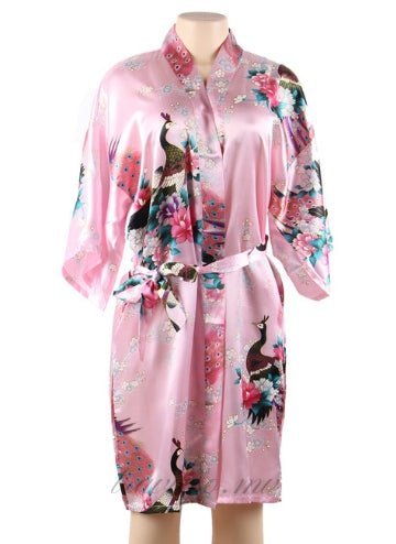 Robe de chambre de style kimono en satin rose, orné de motifs de paons et de fleurs,