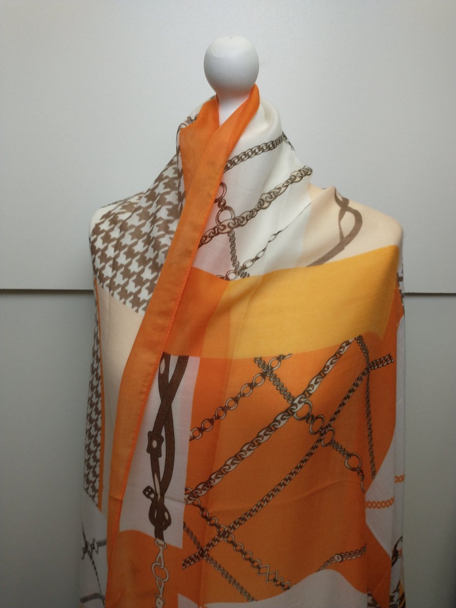Une longue écharpe pour femme avec un motif fantaisie en orange, marron, blanc et noir, 
