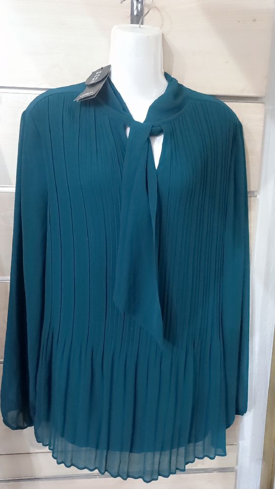 Chemise plissée neuf