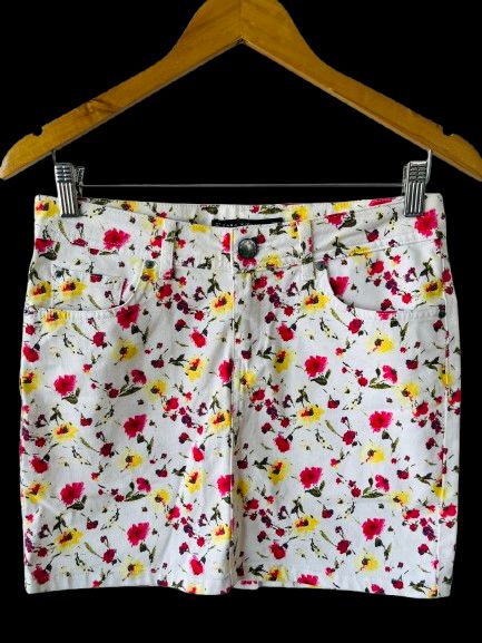Jupe en denim fleuri état neuf 