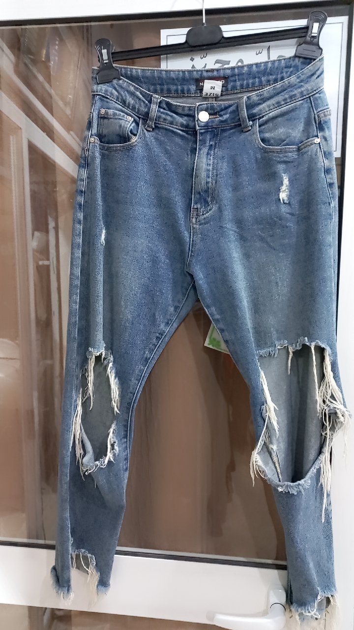 Jeans déchiré de la marque nazzaro