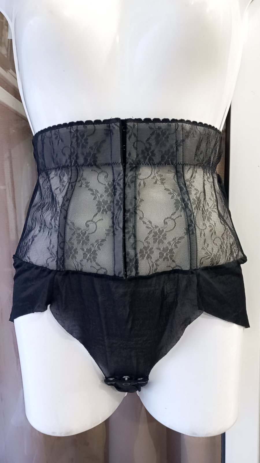 Culotte gainante tissage dentelle 