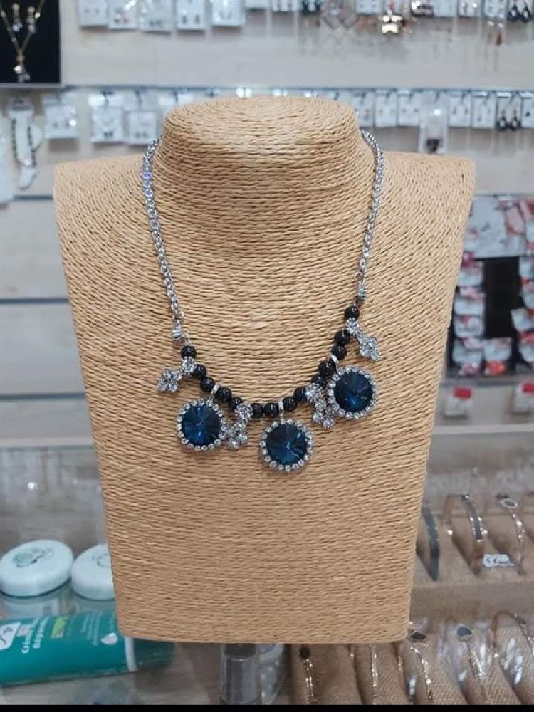 Colier perle bleu 