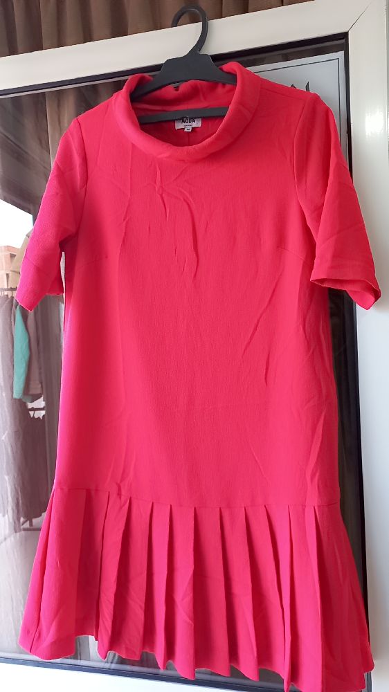 Robe rouge vif 