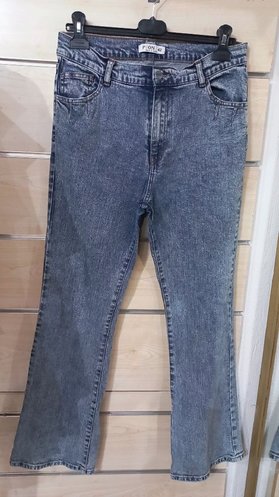 Pantalon jeans claire habillé une seule fois 