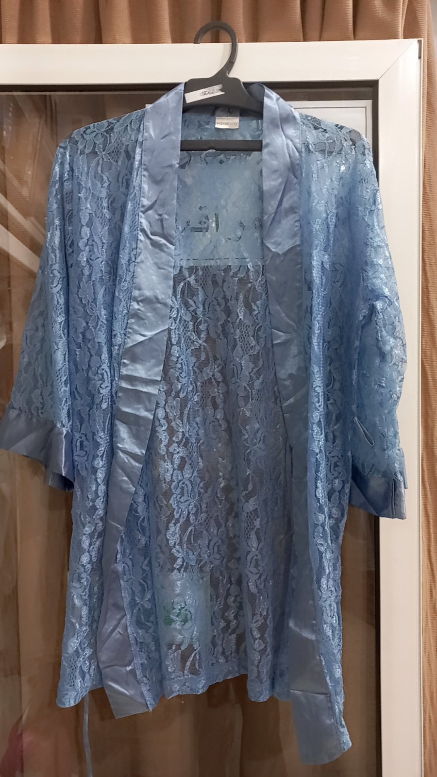 Kimono en satin et dentelle