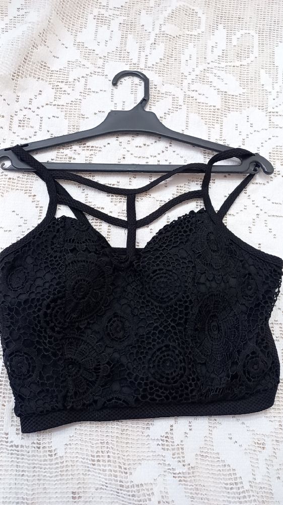 Top en dentelle presque neuf 