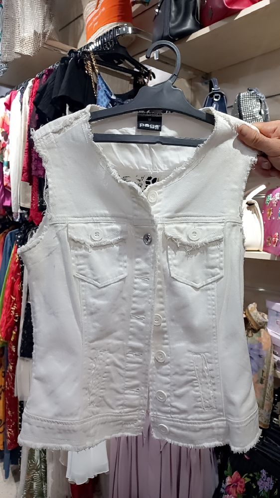 Veste en denim sans manches avec dentelle du dos