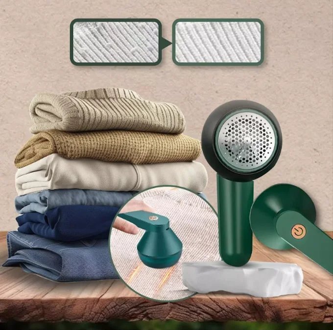 Éliminateur de peluches électrique rechargeable, souvent appelé rasoir anti-bouloches, destiné à rafraîchir les vêtements.