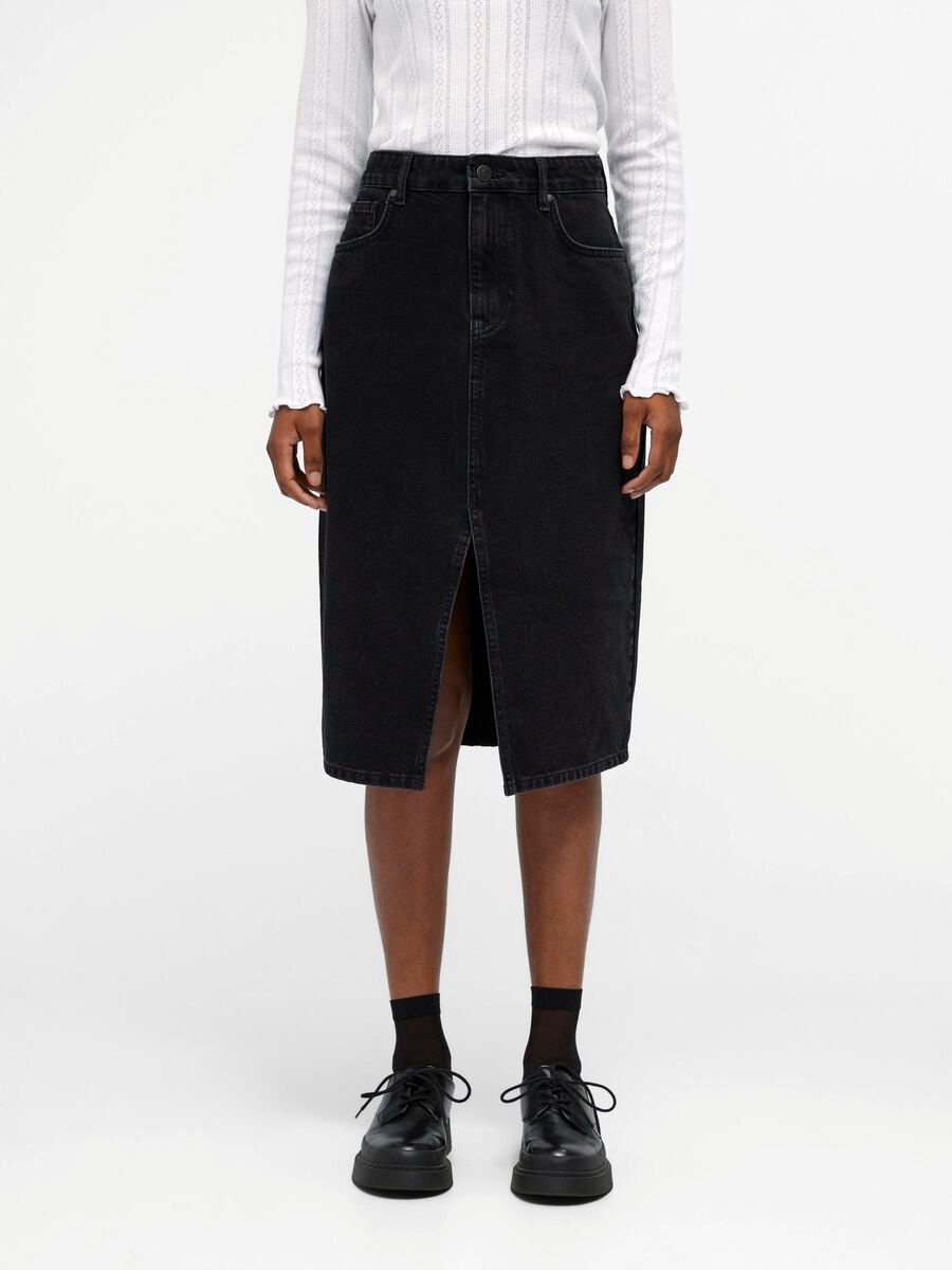 Jupe en jean noir de Levi's est dotée d'une fente avant et d'un ourlet effiloché