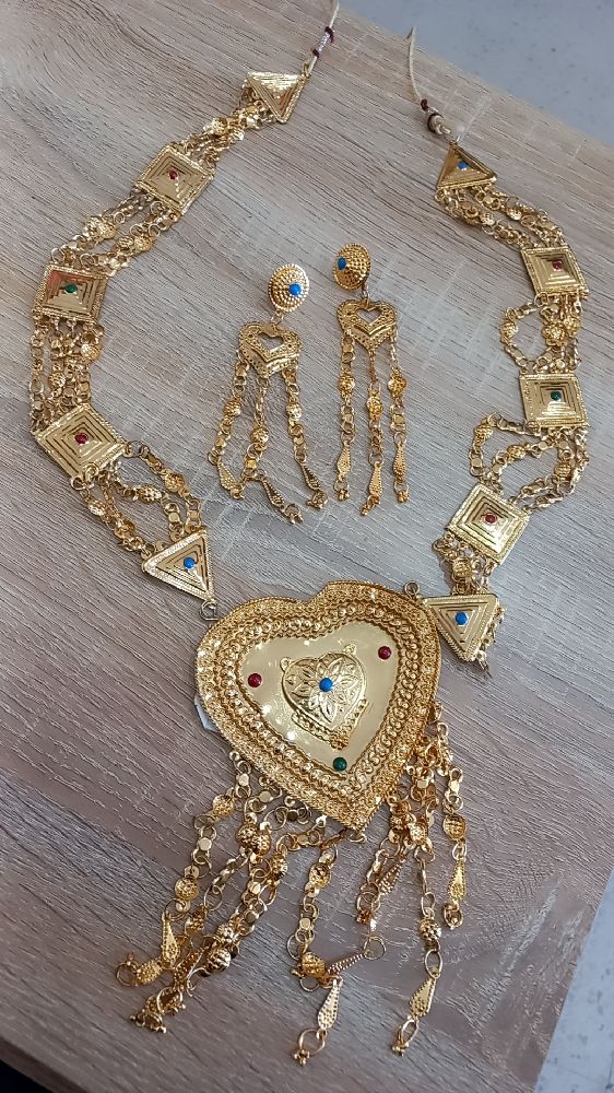 Collier et boucles traditionnels 