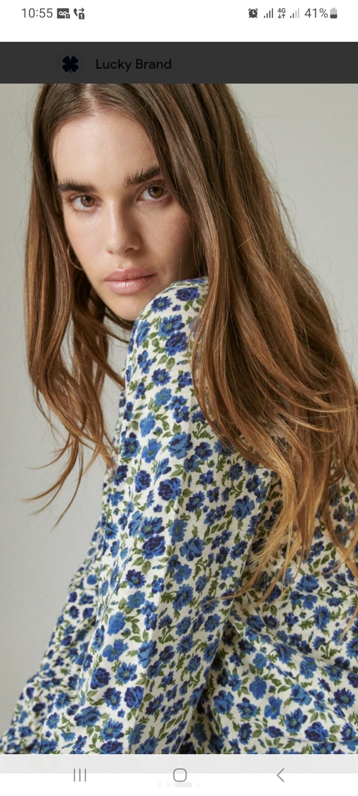 Un haut pour femme à manches longues Esprit avec un motif floral bleu et blanc