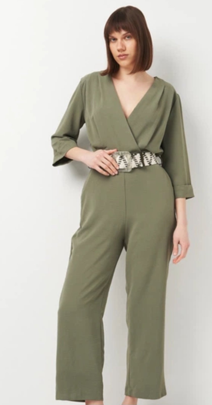  une combinaison InWear Ballarii vert olive qualité tissu crêpe froissé sans ceinture 