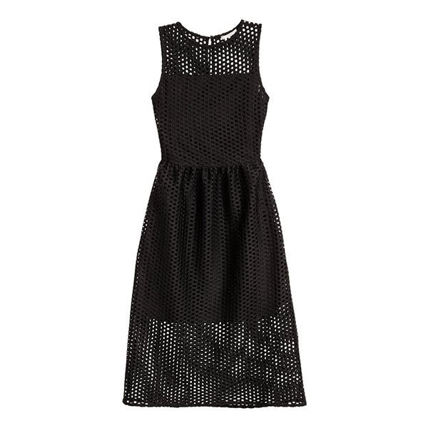 Une robe midi noire sans manches en mesh pointillé de la marque H&M. 