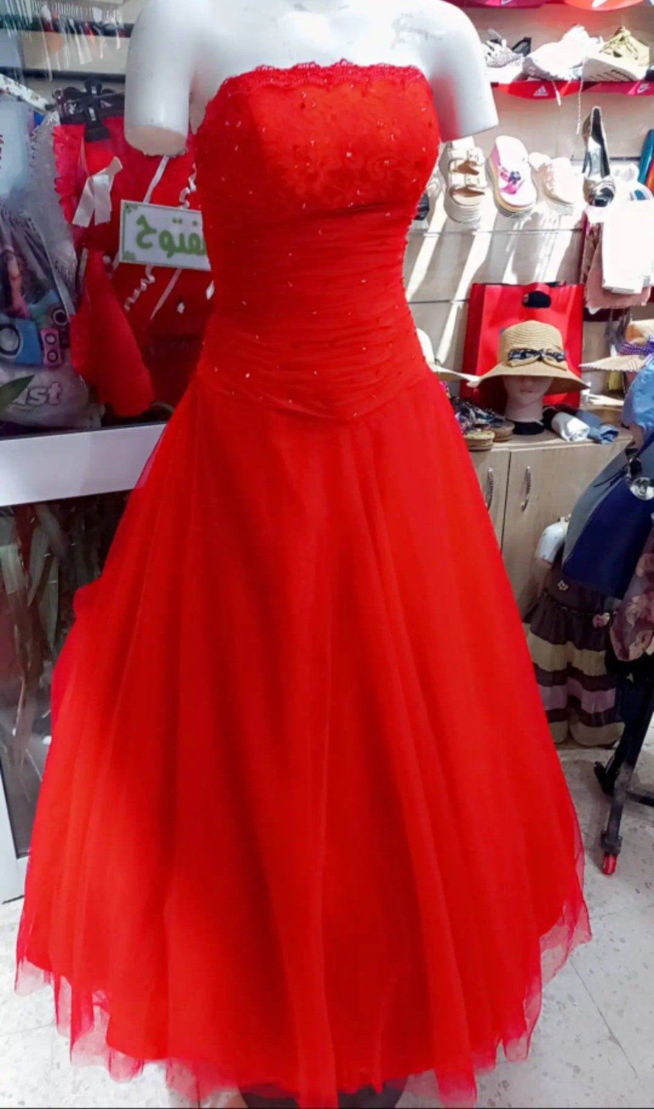 Robe soirée 7enna simple et beau état neuf 