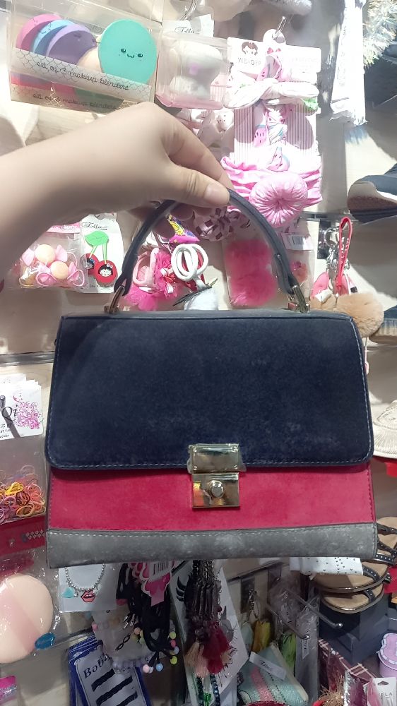 Sac daim noir avec bandoulière neuf importé 