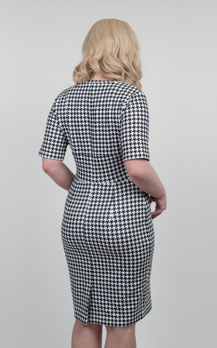 Robe est une Soyaconcept Robe fourreau en motif pied-de-poule. 