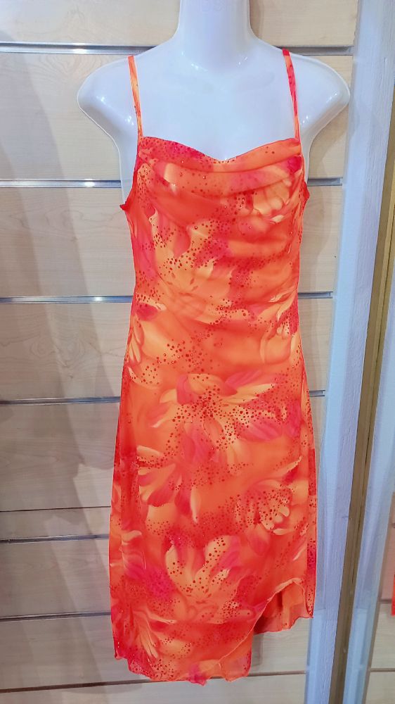Robe orangé fleuri pailletée 