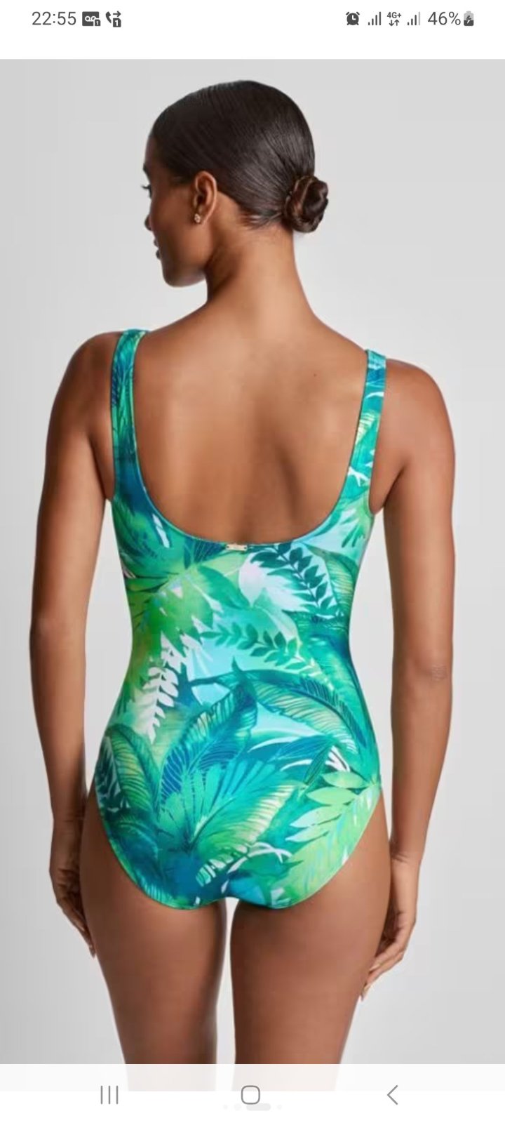  maillot de bain une pièce arbore des teintes dégradées allant du bleu au vert.