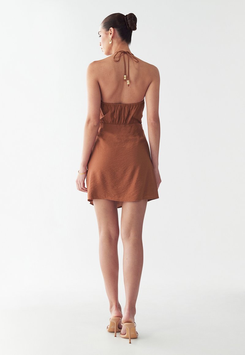 Robe satin marron 