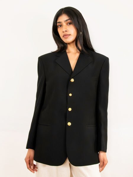 Un blazer noir avec des boutons dorés en métal 38/40 tissuu kima 9amraya yasser 7lowa couleur noir foncé 