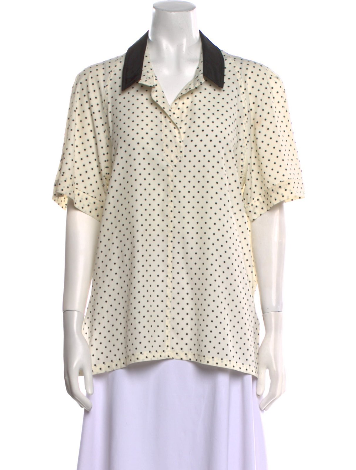 Chemise à pois blancs et noirs de la marque Mepail présente un col contrastant noir.
