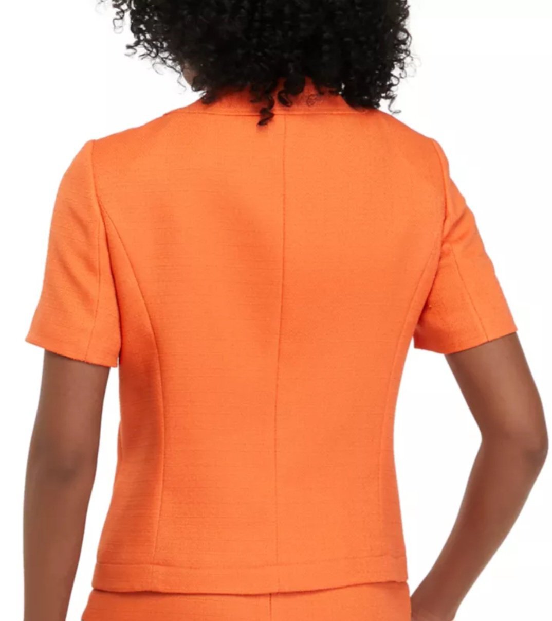 Une veste orange de la marque BIBA. 