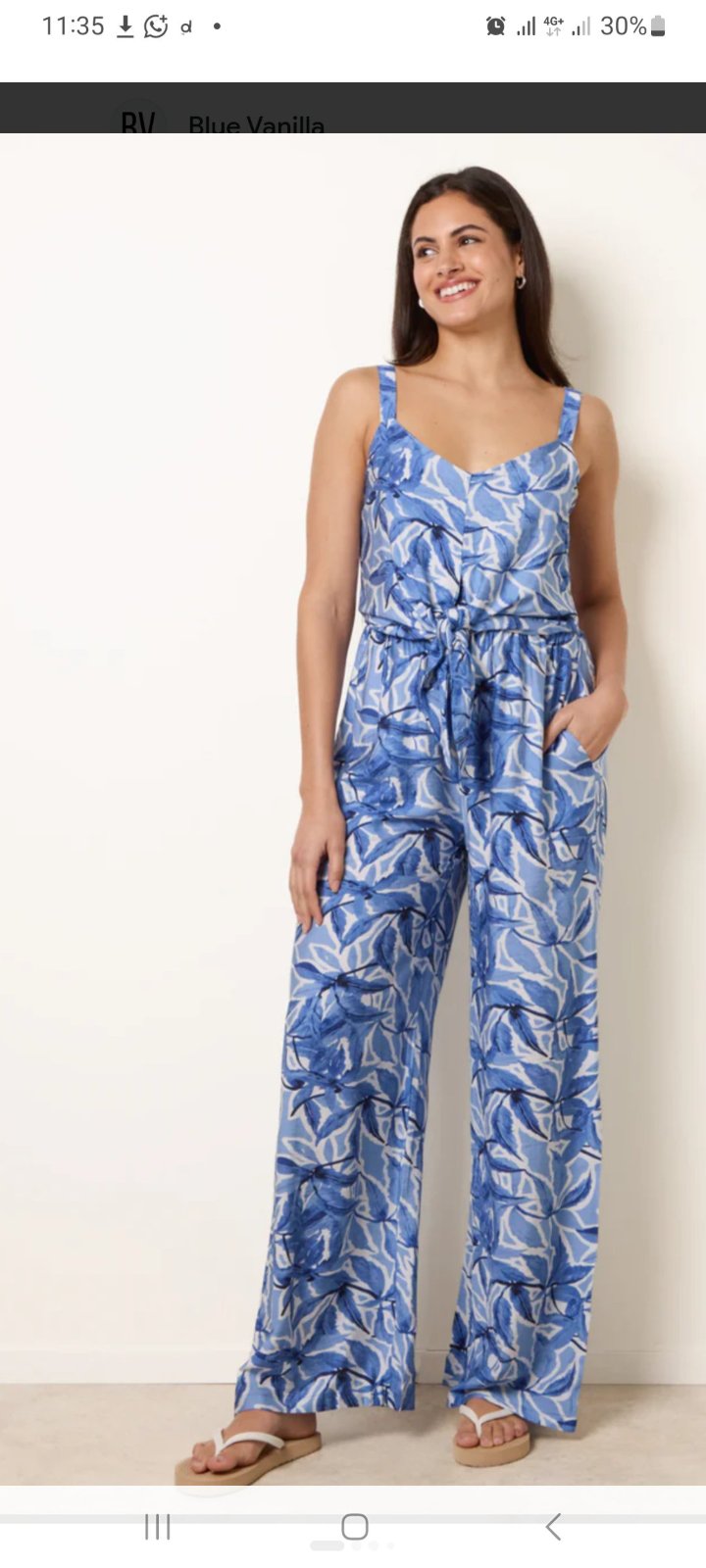 Une combinaison d'été sans manches de la marque Jardin, arborant un motif bleu et blanc.   
