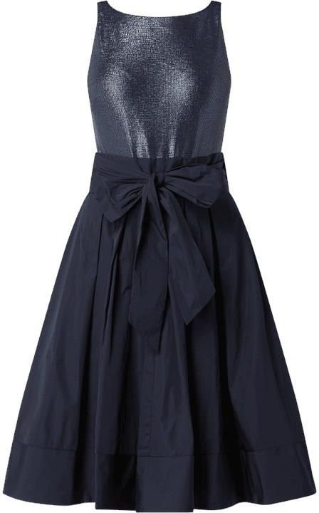 Robe de soirée ou de cocktail sans manches bleu marine de la marque Lauren Ralph Lauren. 